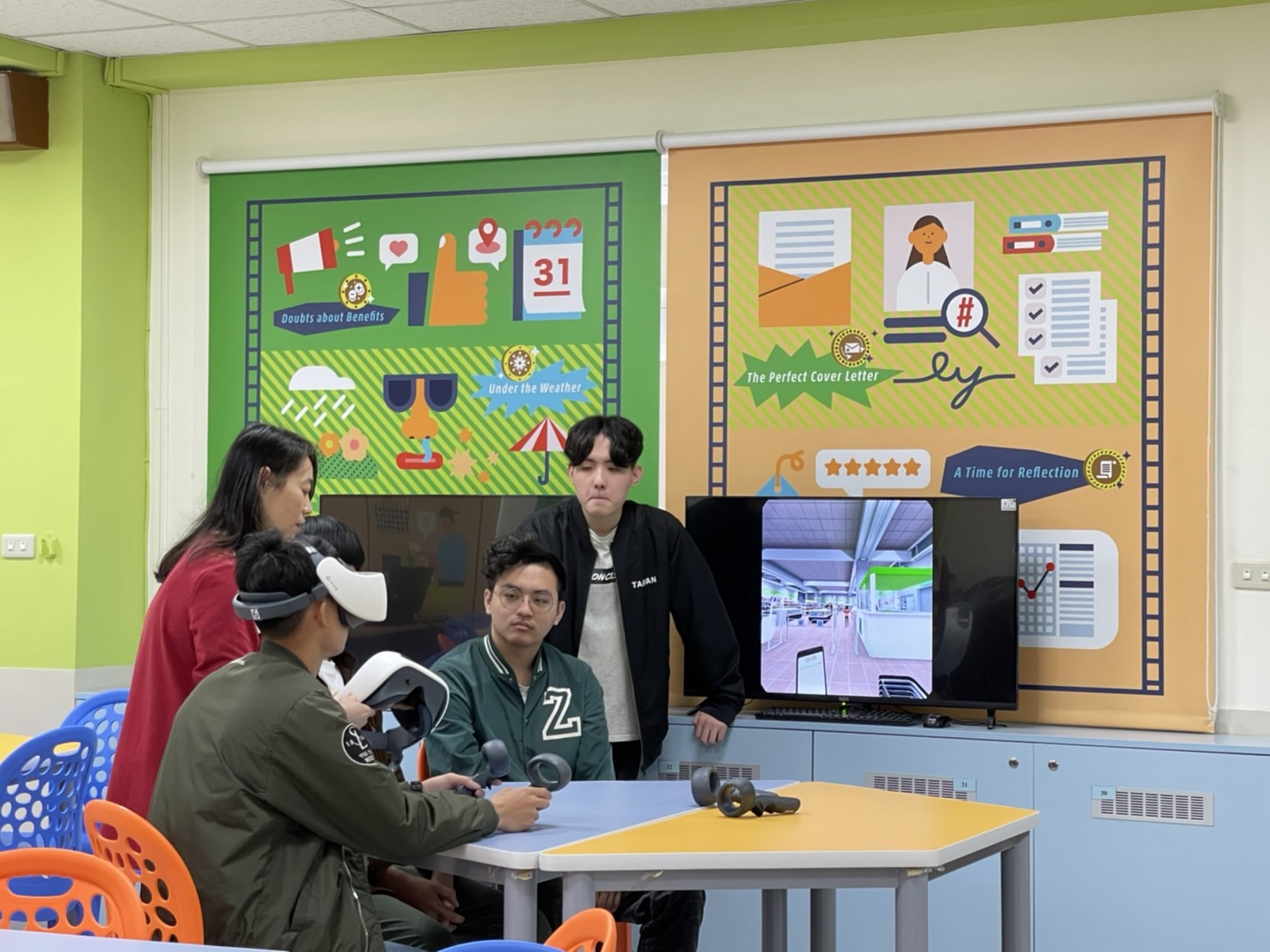 學生戴著VR眼鏡在課堂上學習